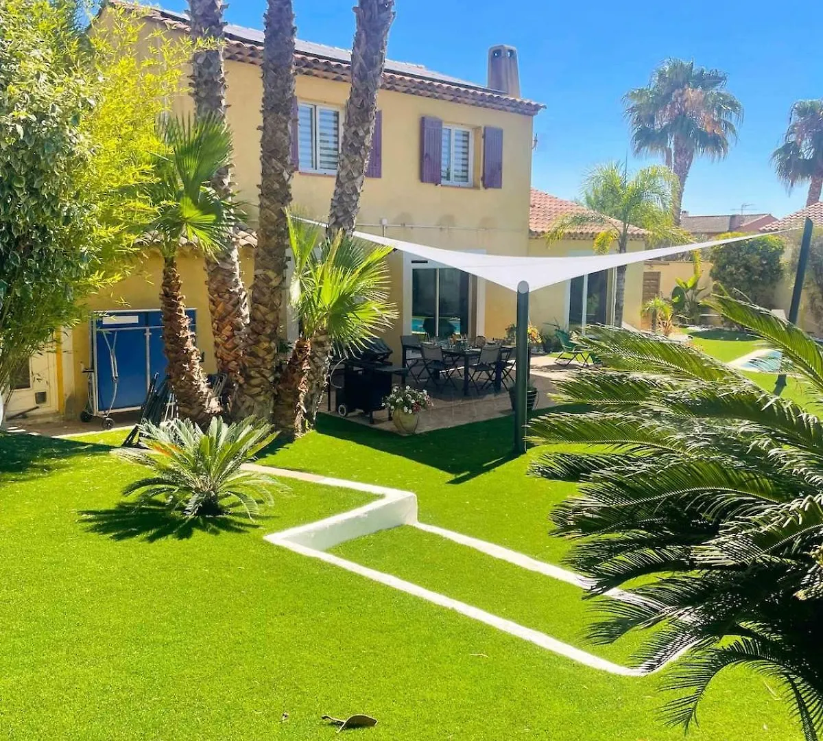Maison Spacieuse Avec Piscine A Sanary-Sur-Mer Villa
