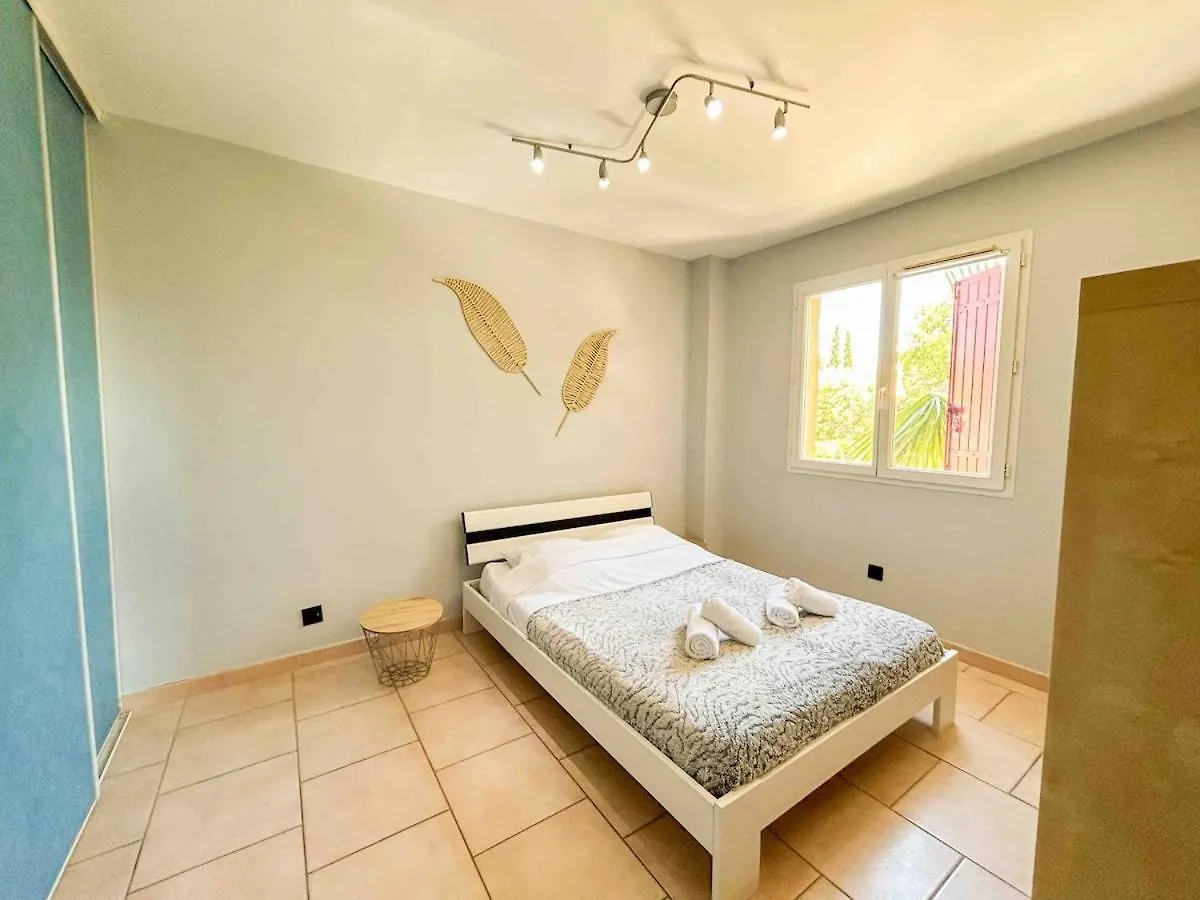 Maison Spacieuse Avec Piscine A Sanary-Sur-Mer 0*,  France