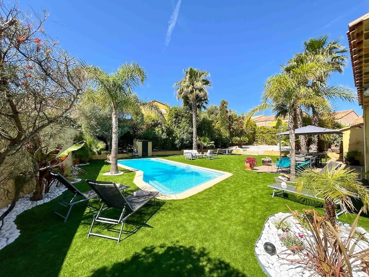 Maison Spacieuse Avec Piscine A Sanary-Sur-Mer 0*,  France