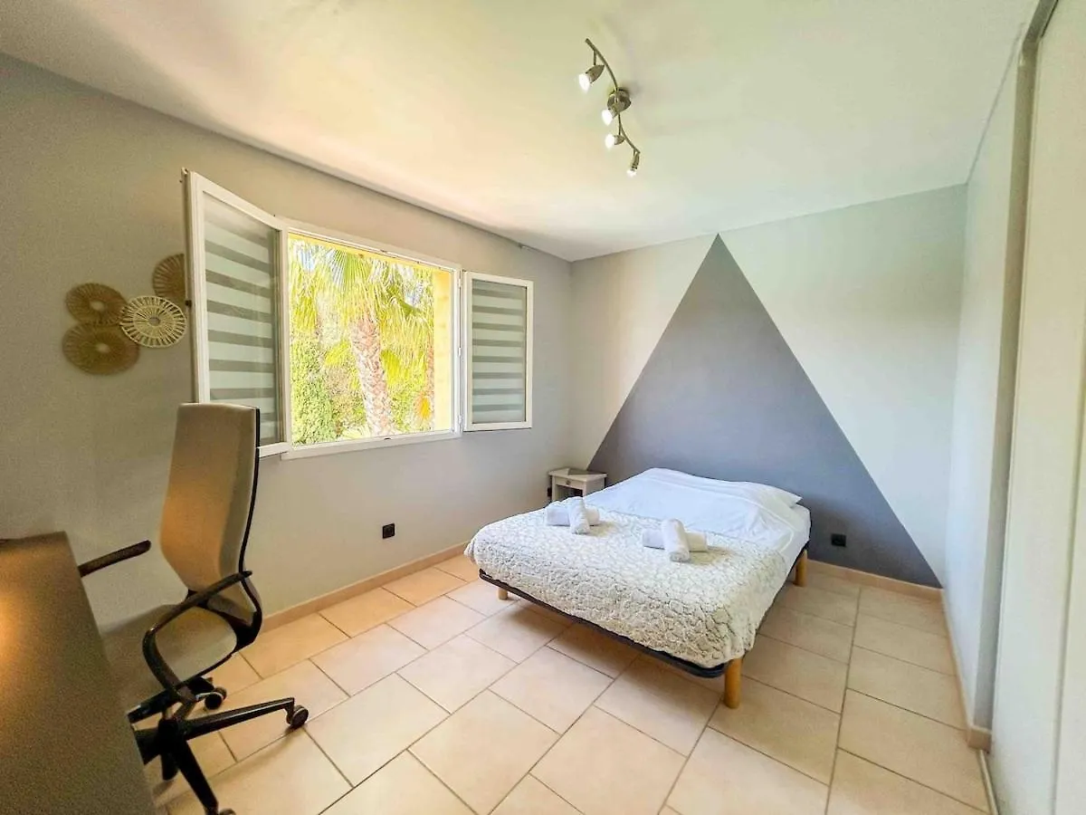Maison Spacieuse Avec Piscine A Sanary-Sur-Mer